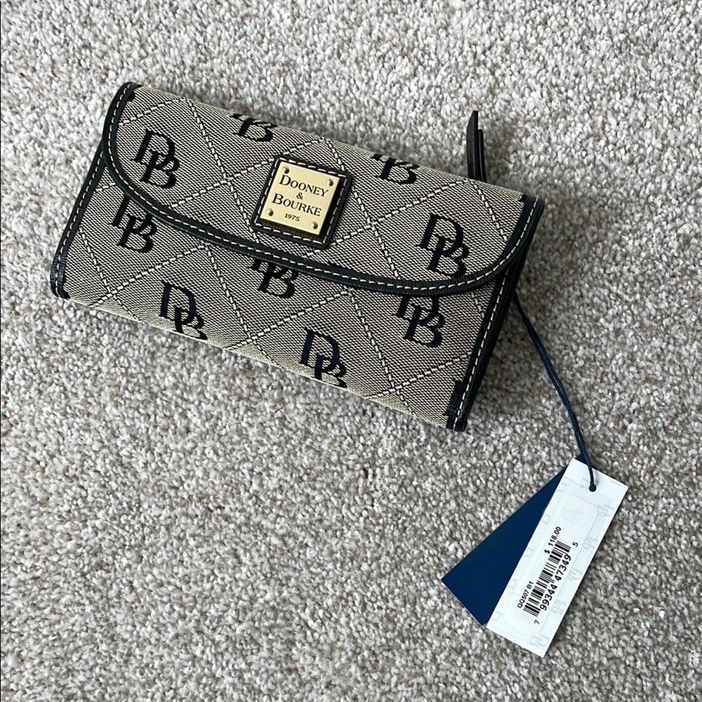 NWT Dooney & Bourke Maxi Quilt Wallet Clutch